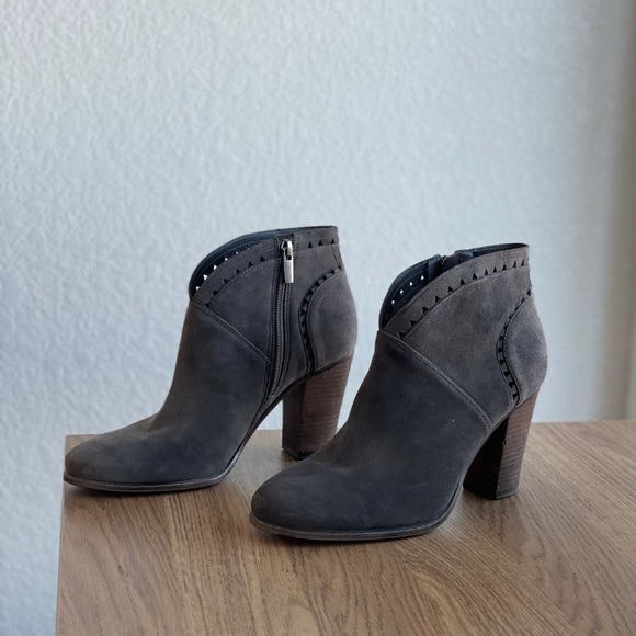 Vince Camuto Suede Booties Grey 8 - Picture 2 of 3